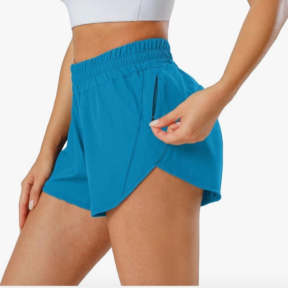 NWT- XXL BLUE SHORTS
With built-in panty
Perfect for golf and tennis